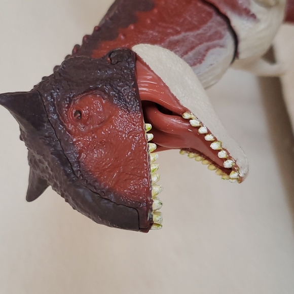 Jurassic World Fallen  Kingdom Carnotaurus with Virtual Scan Stamp Large - Picture 11 of 16